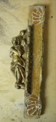 modanatura in legno dorato dopo l'asportazione della ridipintura
